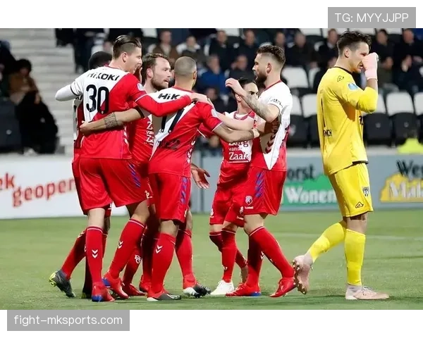 水晶宫欧联杯小组赛表现强劲，积分领跑备受关注