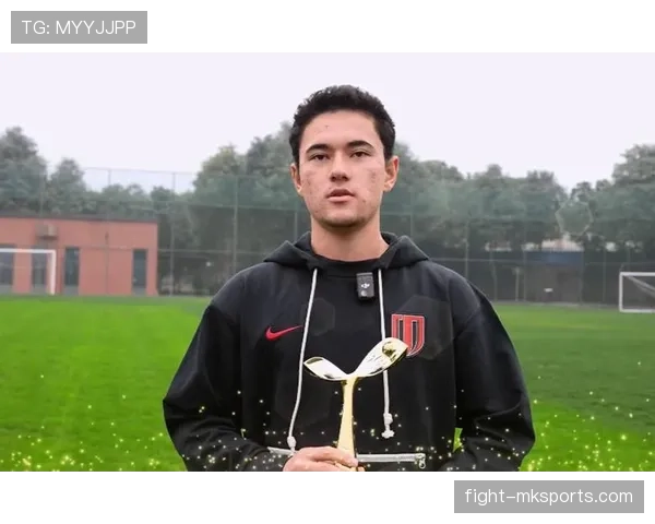 新生代球员如何在绿茵场上崭露头角成为焦点