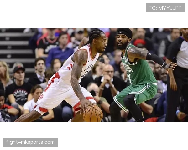 戴维斯进攻创造力闪耀全场，率队逆转取胜