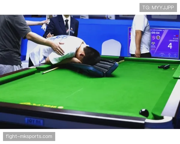 未来之星闪耀赛场:年轻球员赛季表现引热议 未来之星闪耀赛场:年轻球员赛季表现引热议