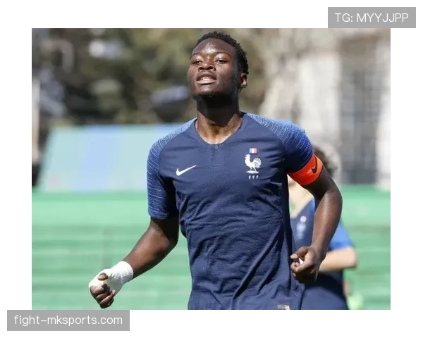 智利队球员状态回暖,备战关键赛事表现稳健亟待检验 智利队球员状态回暖,备战关键赛事表现稳健亟待检验