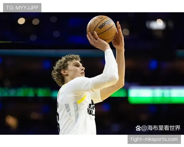 比上季更主动挡拆外线，马尔卡宁拉开空间助持续得分